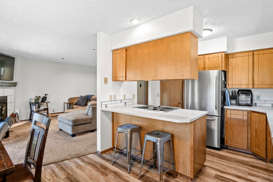 Kitchen Eating Bar