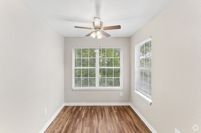 2BR, 2BA - 962SF - Dining Room