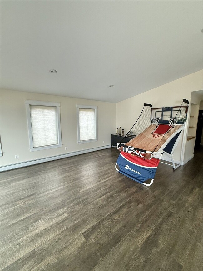 Building Photo - 304 NW River Rd Unit ID1351760P