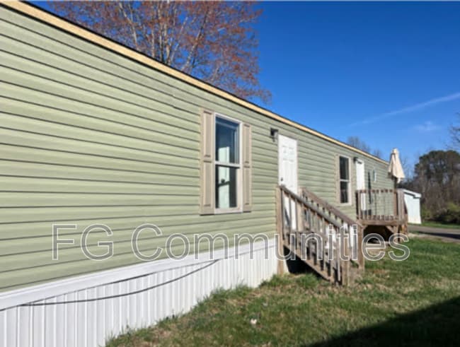 Building Photo - 20 Coach Crest Dr