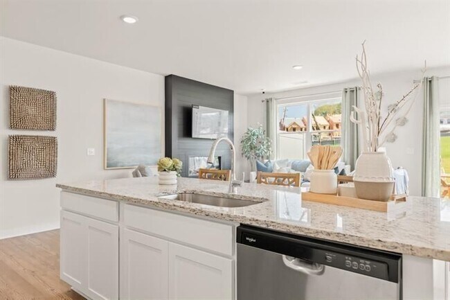 Photo - 971 Sutherland Ln