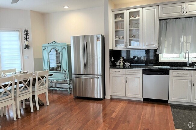 Building Photo - 20 E Edsall Blvd Rental