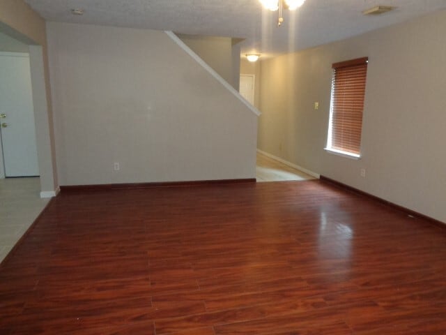 Photo - 810 Oak W Dr