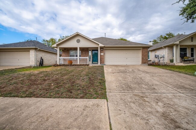 Classic 3 Bedroom, 2 Bath Home w/ Dining R... - Classic 3 Bedroom, 2 Bath Home w/ Dining R...