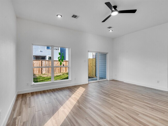 Photo - 4421 Reed Rd