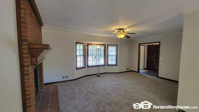 2532 Mistletoe Ln SW