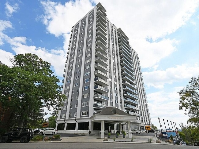 Building Photo - 2200 Victory Pkwy