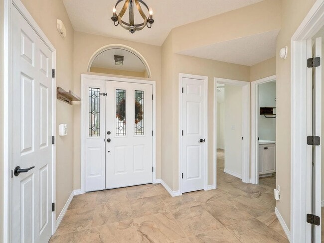 Photo - 1905 Mistral Ln W