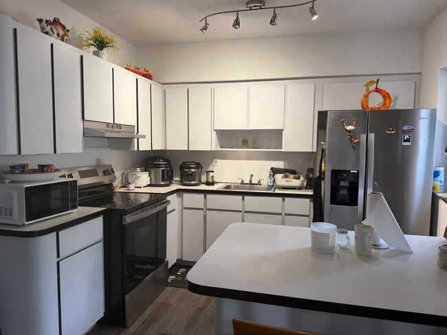 Photo - 604 SW 68th Ave