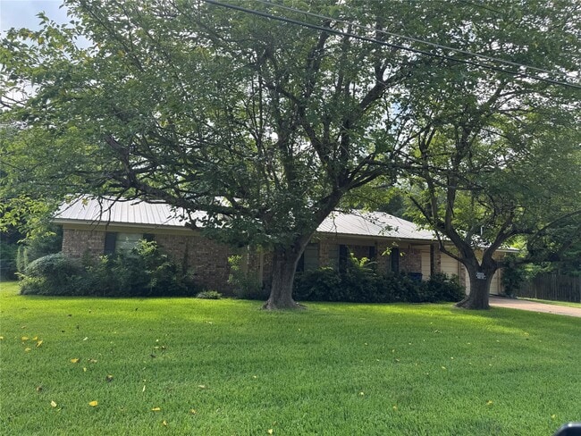 Building Photo - 1413 Forehand St