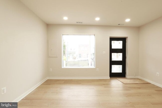 Building Photo - 1625 Montello Ave NE