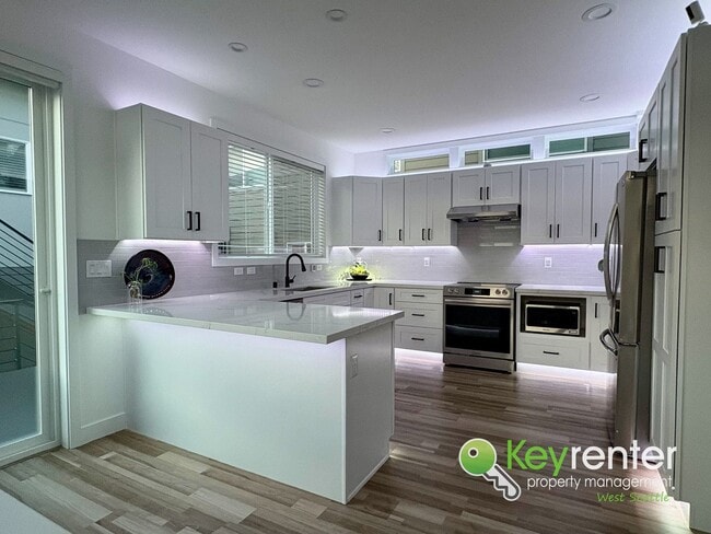 Photo - **Rent Special** Modern 3 Bedroom Seattle Home with Vaulted Ceilings