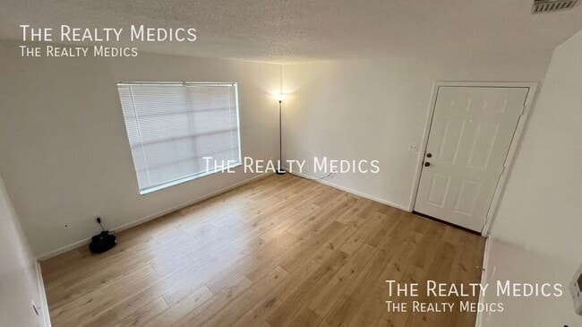 Photo - 1984 Agora Cir SE