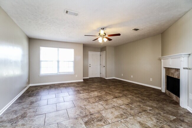 Photo - 176 Lyndhurst Dr