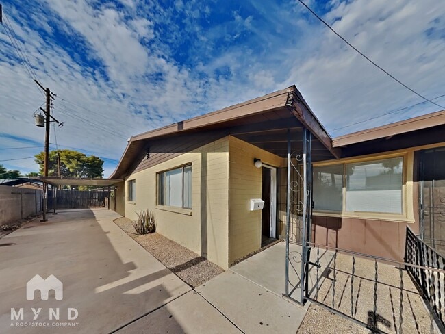 Building Photo - 903 E 5th St Rental