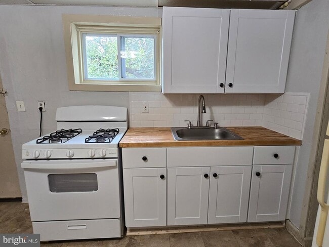 Photo - 427 E Oak St