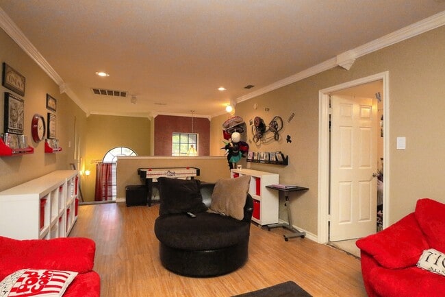 Photo - 7813 Kingshire Dr