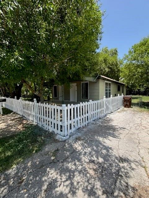 Photo - 111 White Oak St