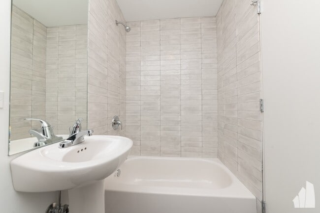 Photo - 941 W Winona St