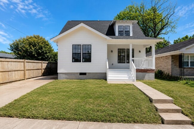 Photo - 960 Blythe St