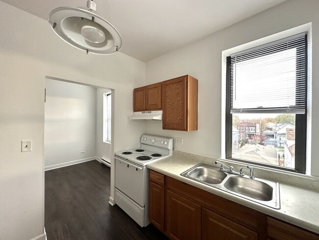 Photo - 3627 W Dickens Ave Unit A4