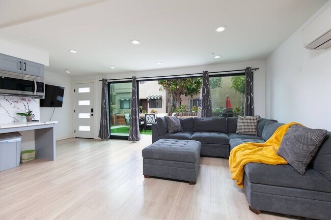 Photo - 825 Island Ct