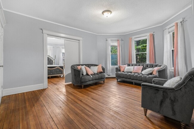 139-141-141 Homestead Ave Unit 1st Floor