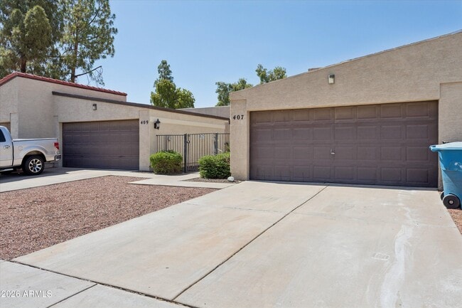 Photo - 407 E Pecan Rd
