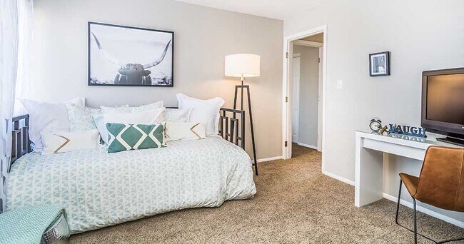 The Lakes at Fountain Square Apartment Homes