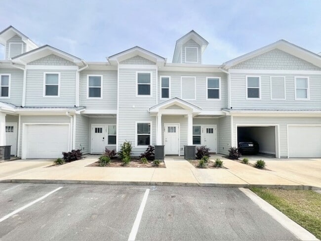 Building Photo - 107 Date Palm Ln