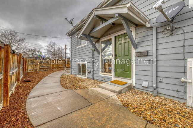 Building Photo - 965 Wolff St Unit Apt D
