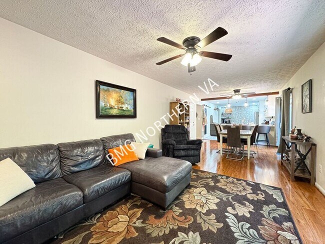 Photo - 3821 Jocelyn Dr
