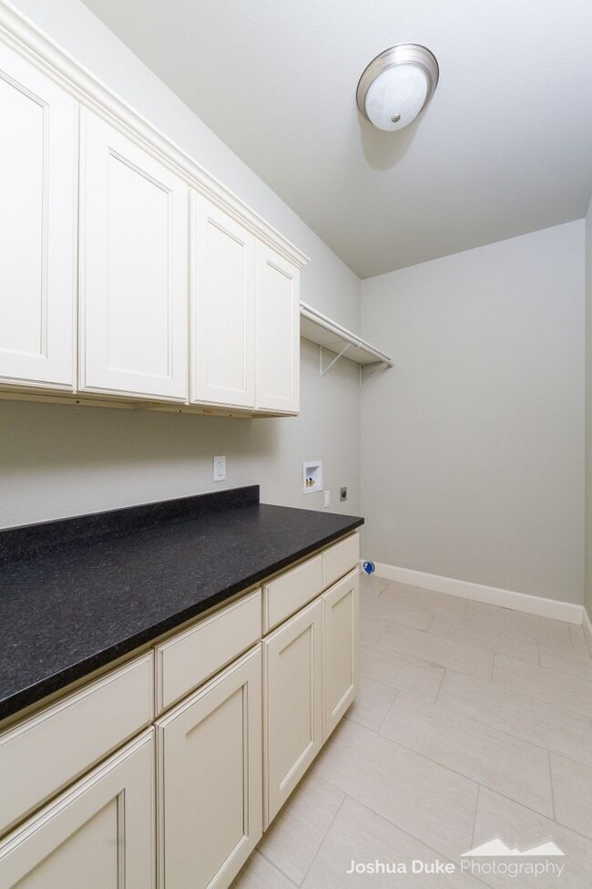 Photo - 3 bedroom 2 bath modern style home minutes from I-49 and Fayetteville access !!