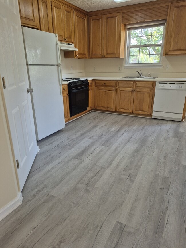 Building Photo - 1316 Edgewood Dr Rental