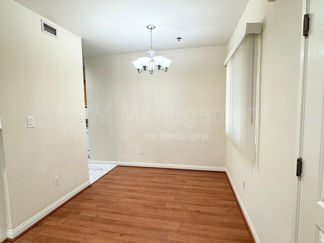 Photo - 843 Hayworth Ave