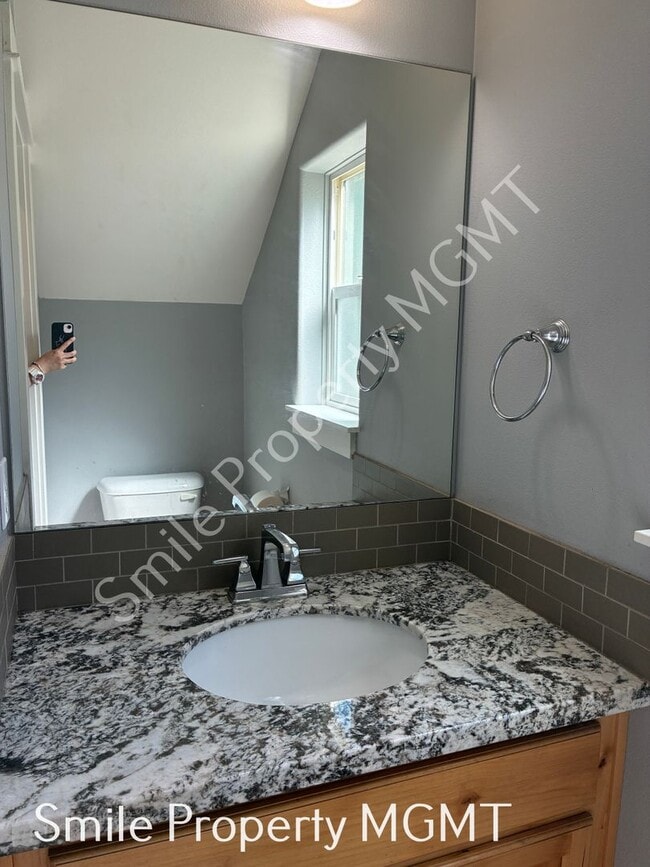 Photo - A beautiful 3 bedrooms and 2.5 bathrooms townhouse located in Milwaukie city.