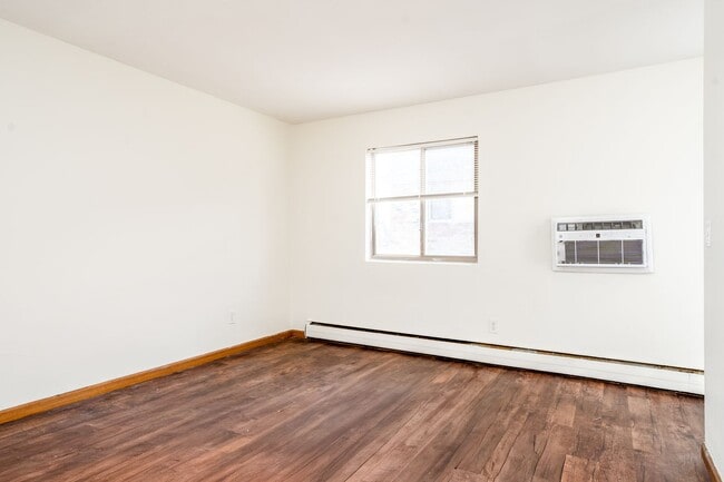 Photo - 2009 Bryant Ave S