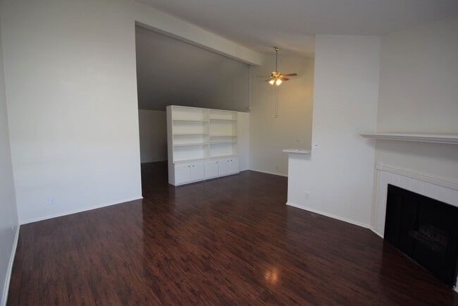 Photo - 12142 Oxnard St Apartment Unit 05