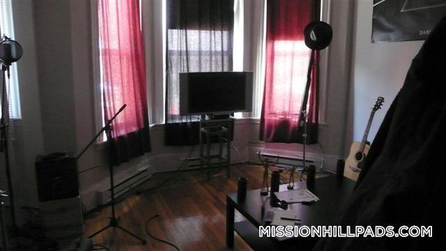 Photo - 881 Huntington Ave Unidad 1