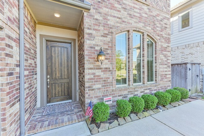 Photo - 210 Liatris Ct