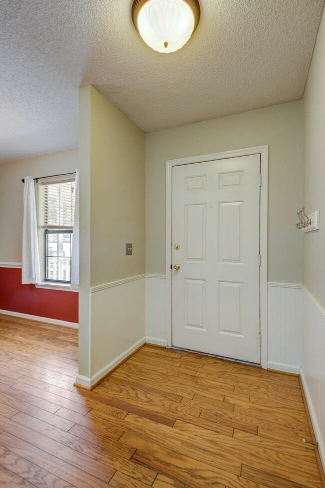 Photo - 33 Paddlecreek Ave