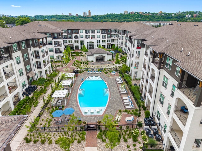 Courtyard - Velo Riverside