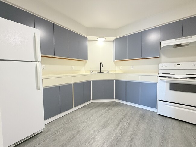 Building Photo - 10 Pearl St W Unit 103