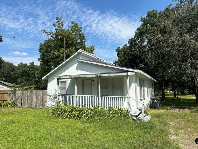 Building Photo - 2600 Stadium Dr Rental