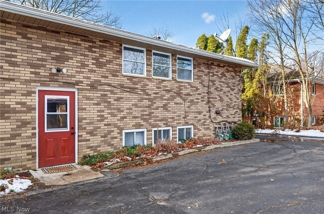 Photo - 211 Buffington Rd