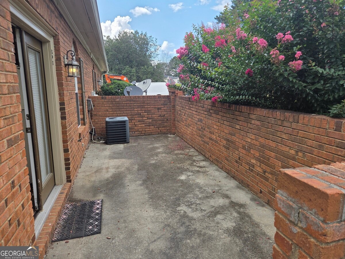 Photo - 891 Park Pl NE