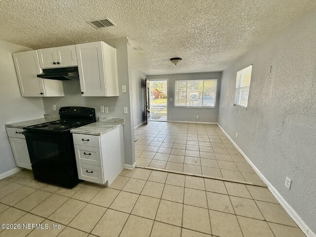 Photo - 2540 W 25th St