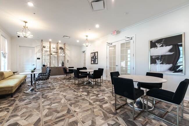 Market and Main Apartments-POI-05-min - Market & Main