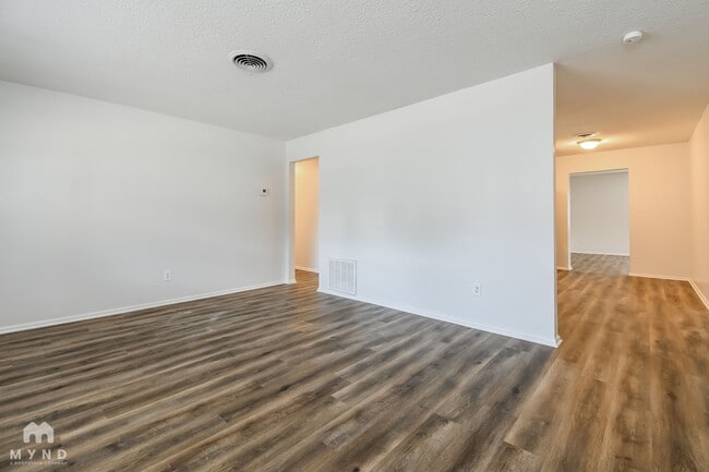 Photo - 1912 Hinckley Rd