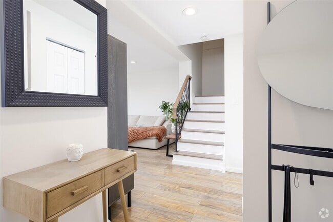Building Photo - 235 W Park Ave Unit 607 Rental